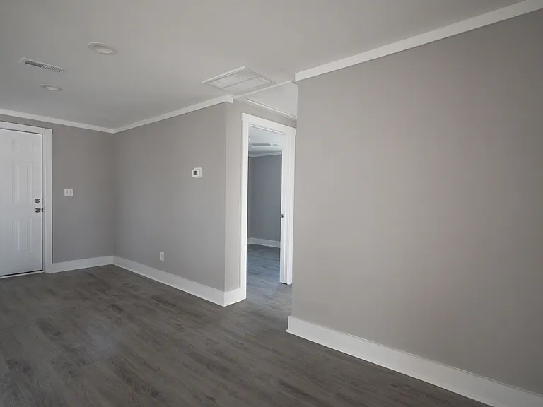 460 Bay St — Photo 6