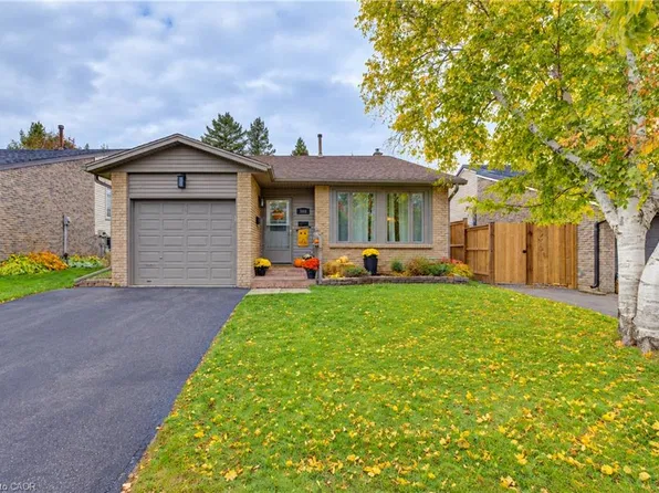 102 Toynbee Cres, Kitchener, ON N2N 1R9
