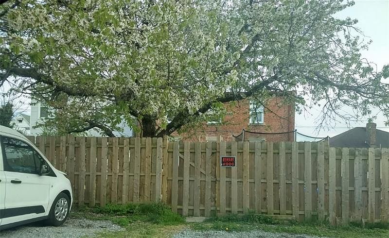 2nd image of 631 Shearer St