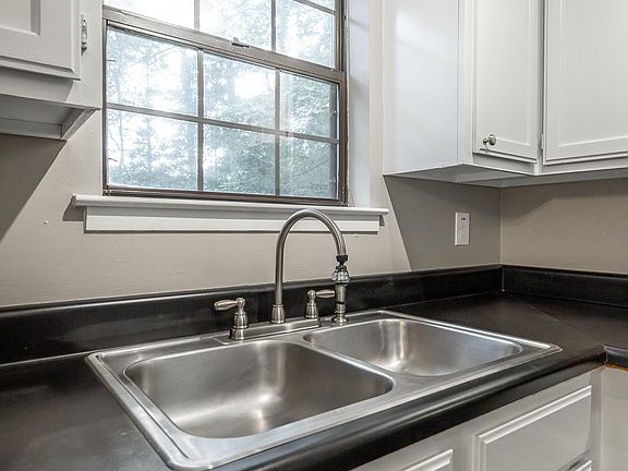 5th image of 470 Selman Ave
