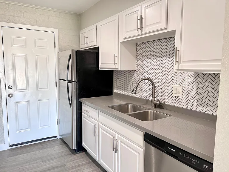 2629 E Turney Ave #4 — Photo 5