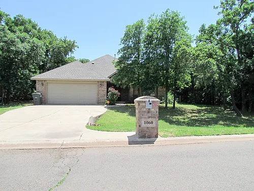 1060 Lost Oak Dr Photo 1