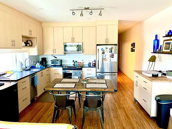 4th image of 109 12th Ave E Unit 306