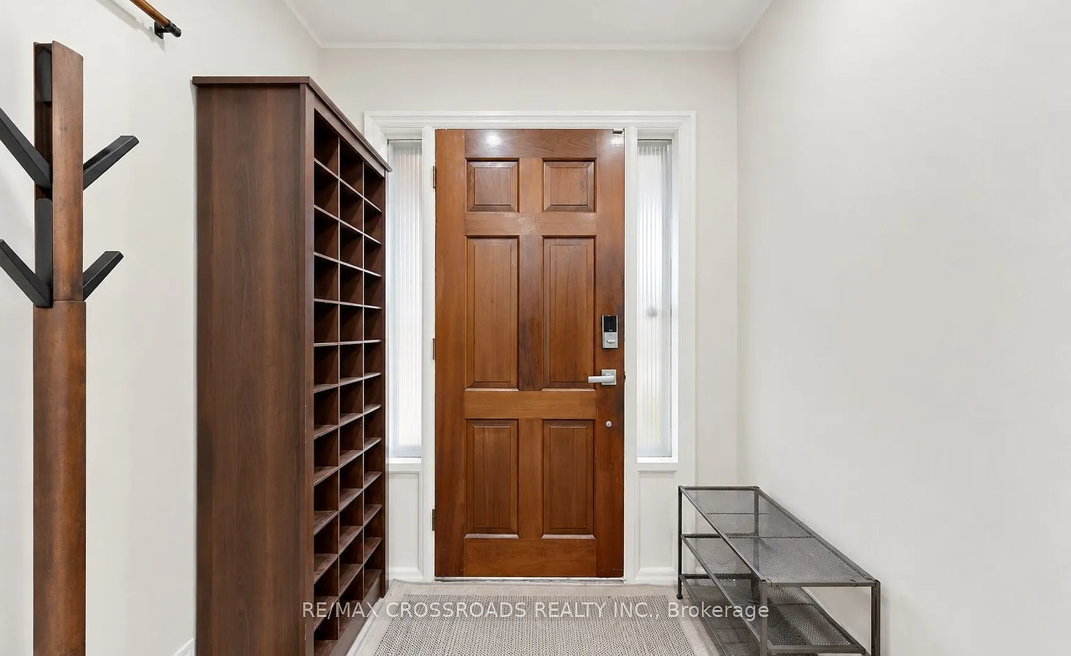 106 Stilecroft Dr — Photo 2