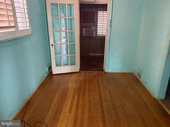 4th image of 3048 M St SE