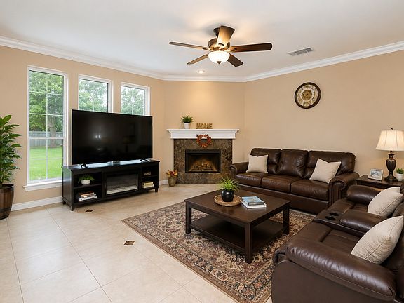 5th image of 1481 Parkwood Dr