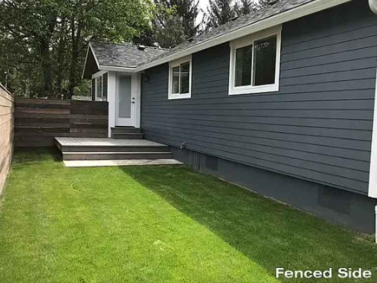 596 N Larch St — Photo 9