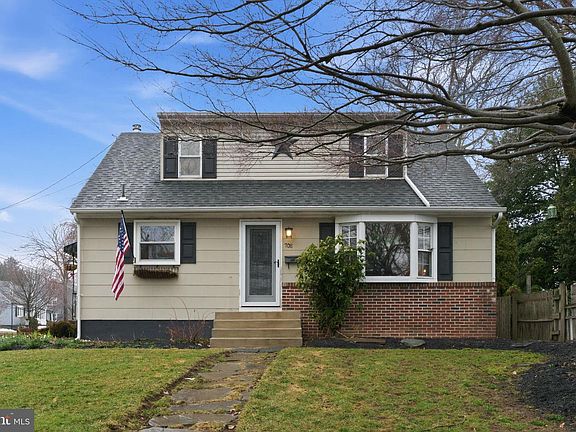 3rd image of 708 Barclay Ave