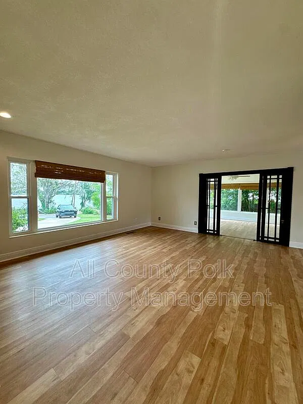 3 bed, 2.0 bath, 2060 sqft, $2,595 — Photo 4