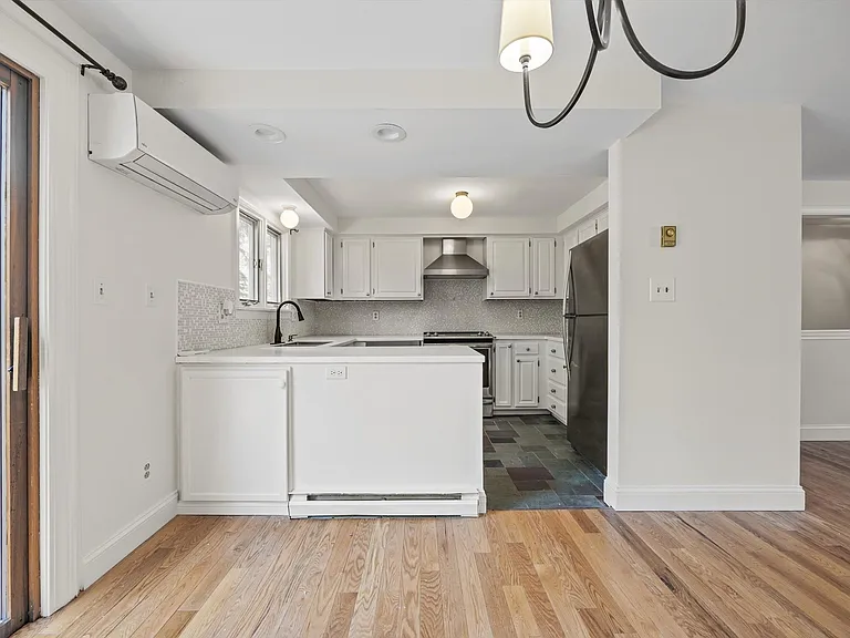 7 Dresden Ct — Photo 11
