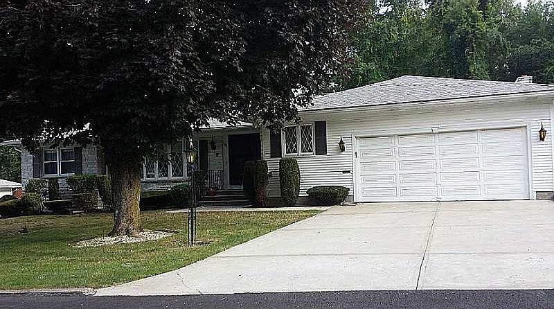1st image of 28 Di Ponte Dr