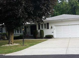 28 Di Ponte Dr, Johnston, RI 02919