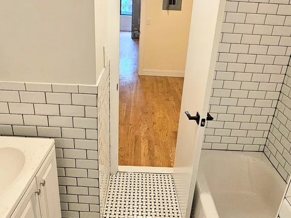 305 East 84th Street 4FW image 3 of 4