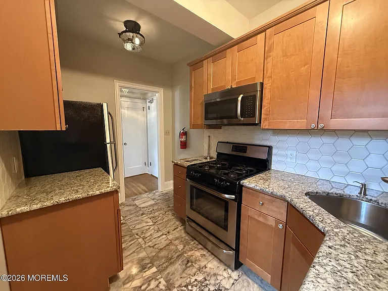 1700 Webb St #2G — Photo 6