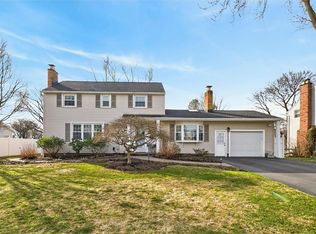 28 Southwick Dr, Webster, NY 14580