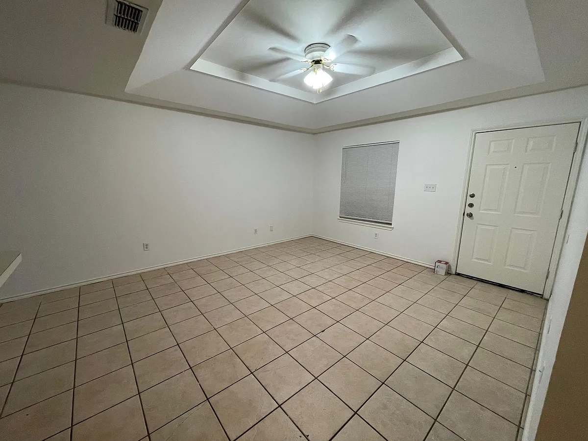 Building Photo - 408 E Ulex Ave #4