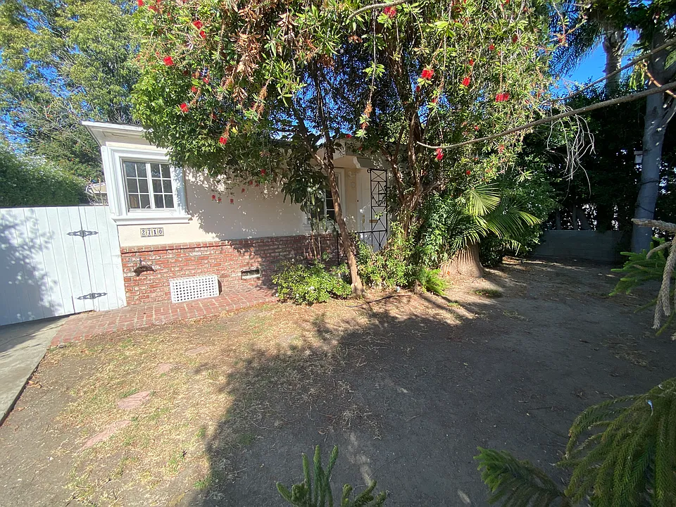 2710 Stoner Ave