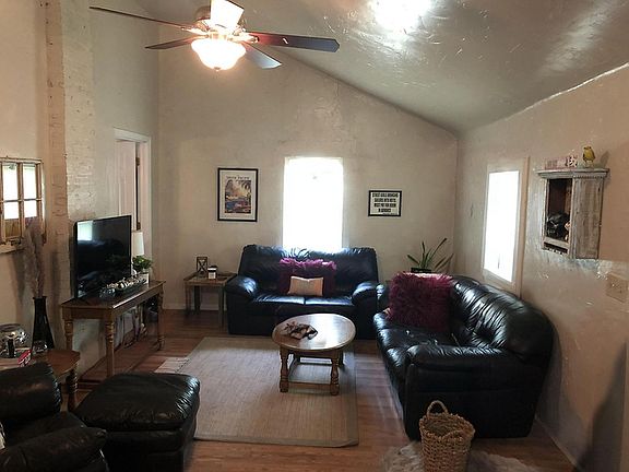 2nd image of 305 Jackson St