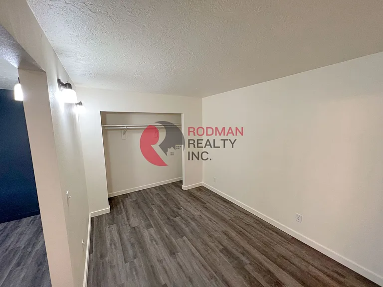 Studio West Apartments — Photo 12