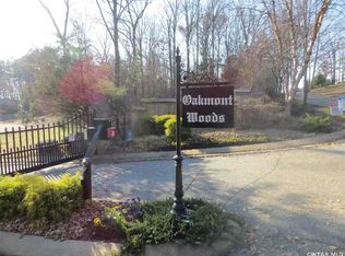 102 Oakmont Woods Dr, Jackson, TN 38305