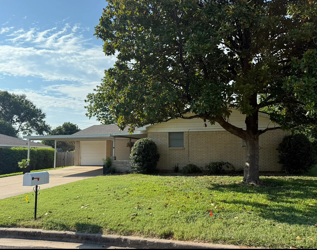 3 bed, 2.0 bath, 1415 sqft, $2,050 — Photo 3