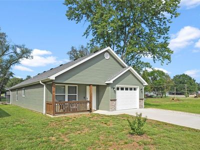 124 E Pacific Ave, Osawatomie, KS, 66064