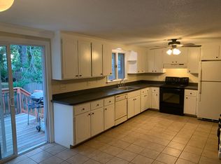 8 Wren Ter #1, Wareham, MA 02571