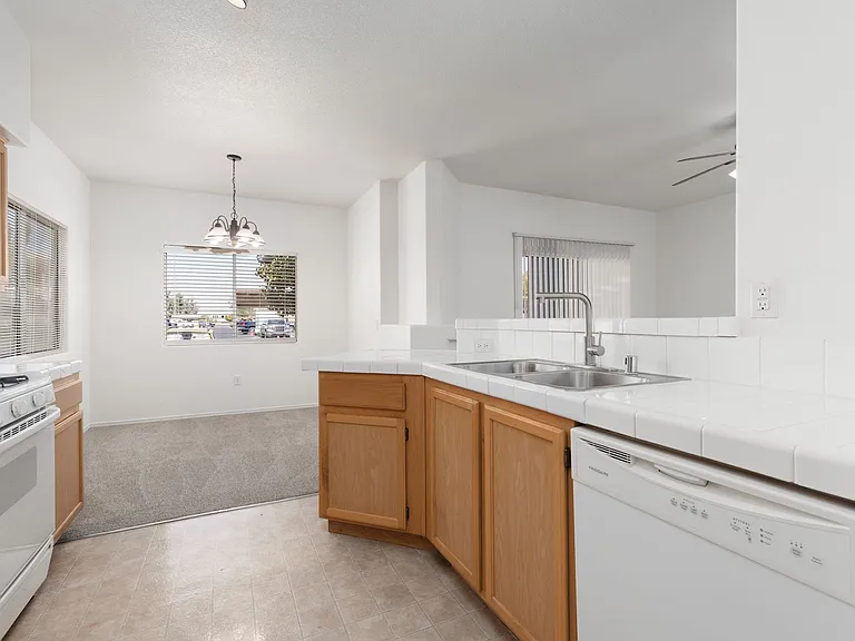 1050 E Cactus Ave #1101 — Photo 4