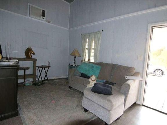 5th image of 2050 Glen Oaks Dr