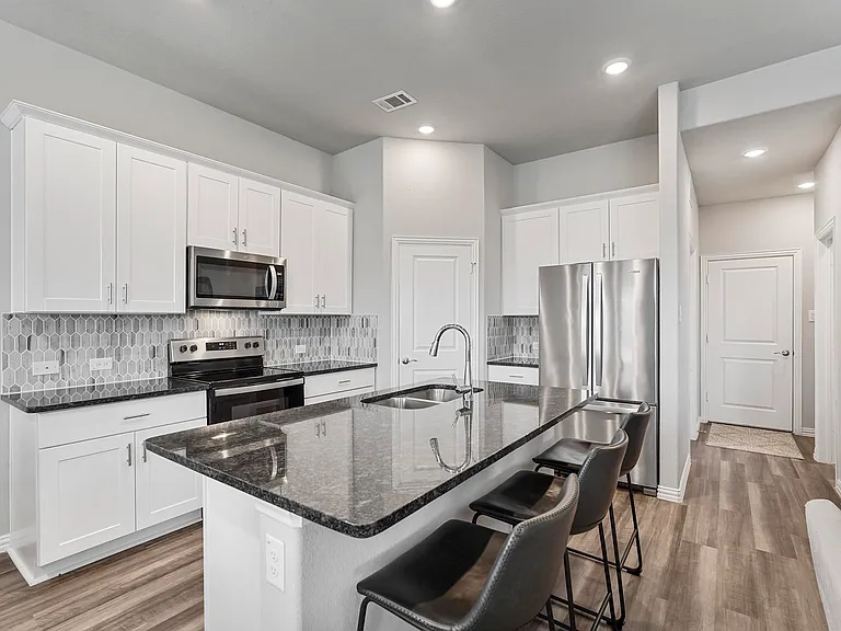 1004 Mamavic Ln — Photo 8