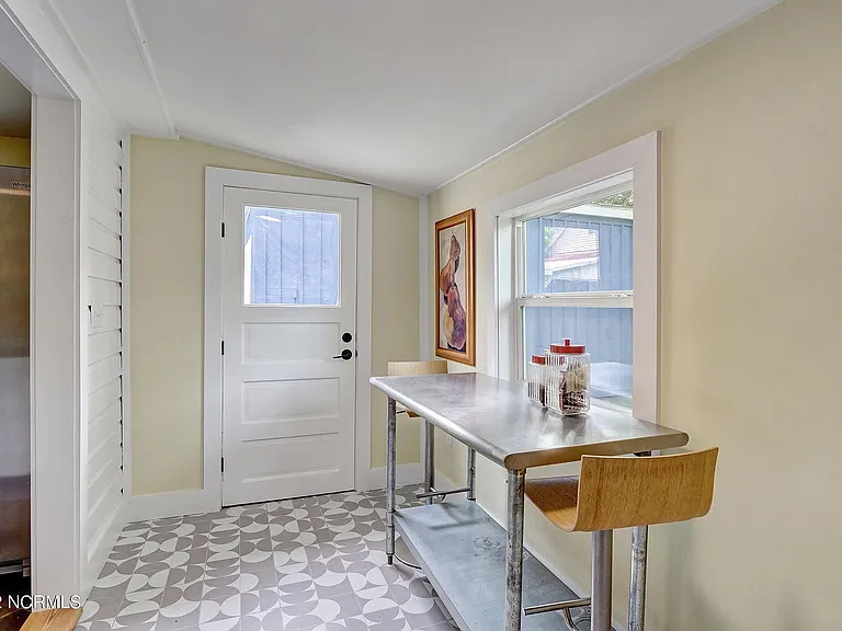 416 Wright St — Photo 8