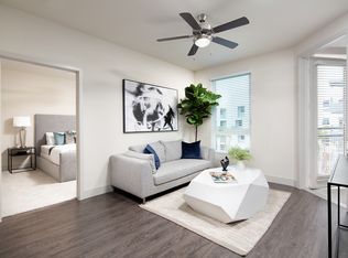 21221 W Oxnard St #428, Woodland Hills, CA 91367