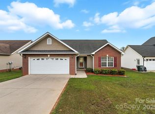 1611 Mayfair Dr, Conover, NC 28613