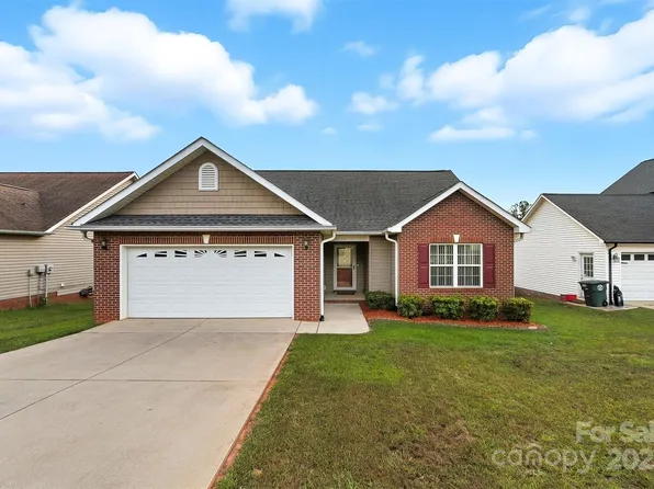 1611 Mayfair Dr, Conover, NC 28613