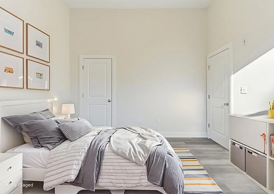 19-25 Essex St #302