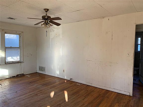 3rd image of 311 N Cockrel Ave