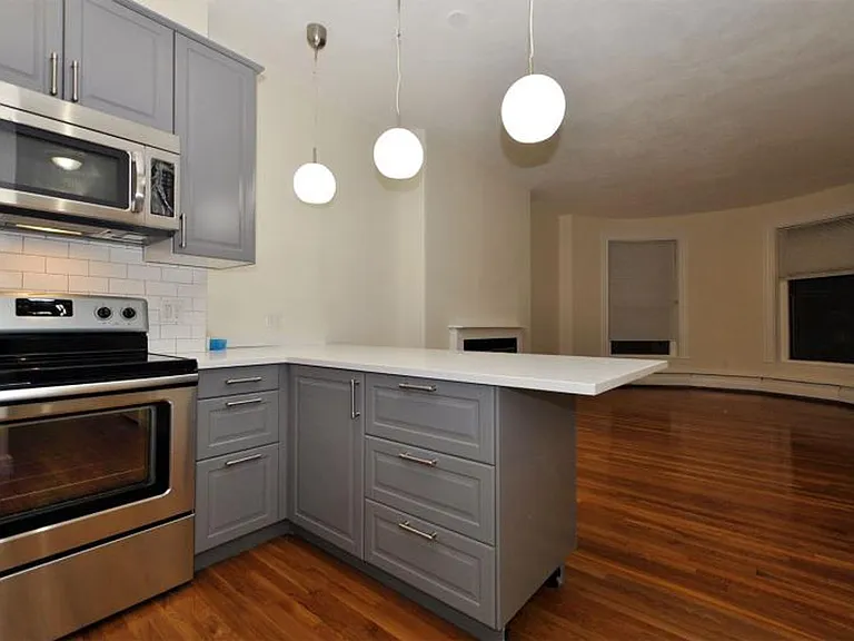 922 Beacon St #23 — Photo 3