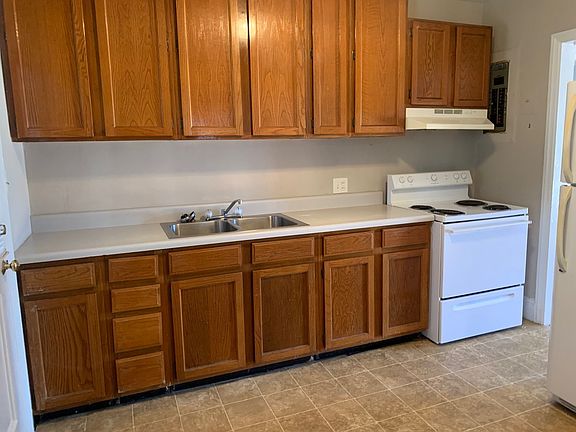 3rd image of 812 Dunn Rd