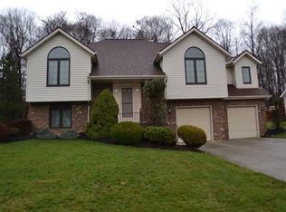 7075 Lassiter Dr, Parma, OH 44129