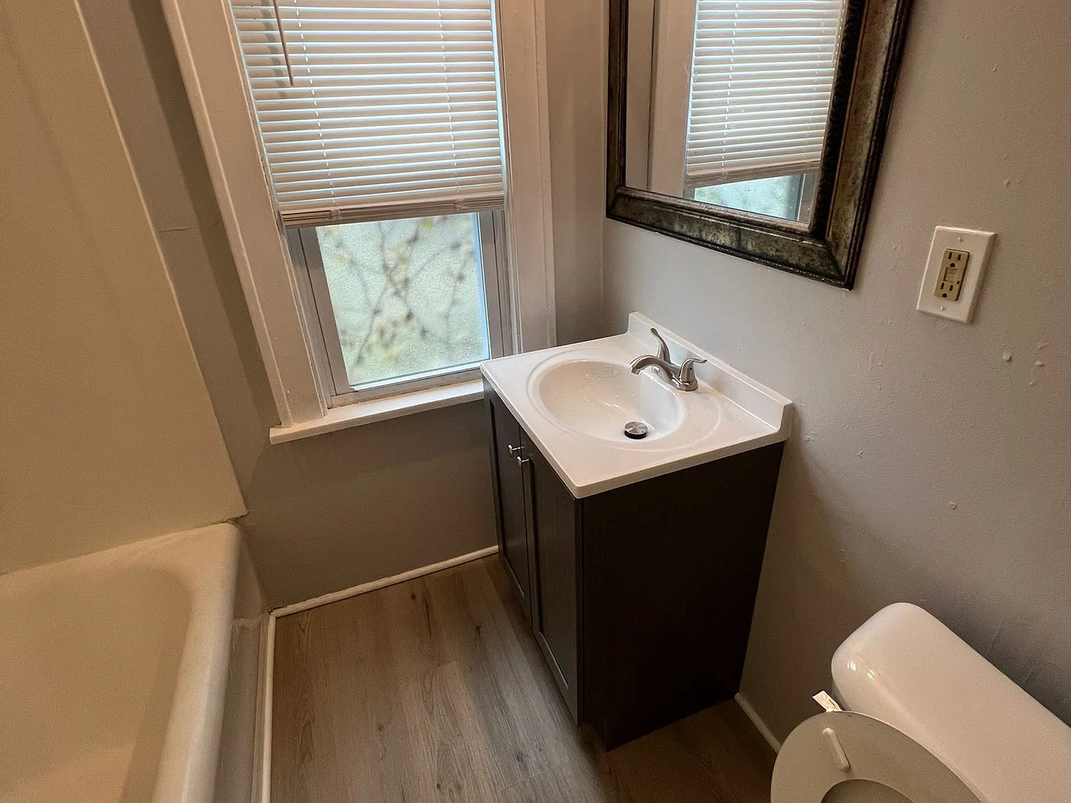 Duplex for rent in MIlwaukee — Photo 2
