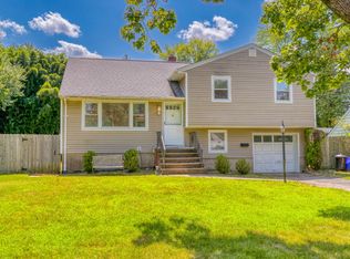 7 Carlson Ct, Closter, NJ 07624