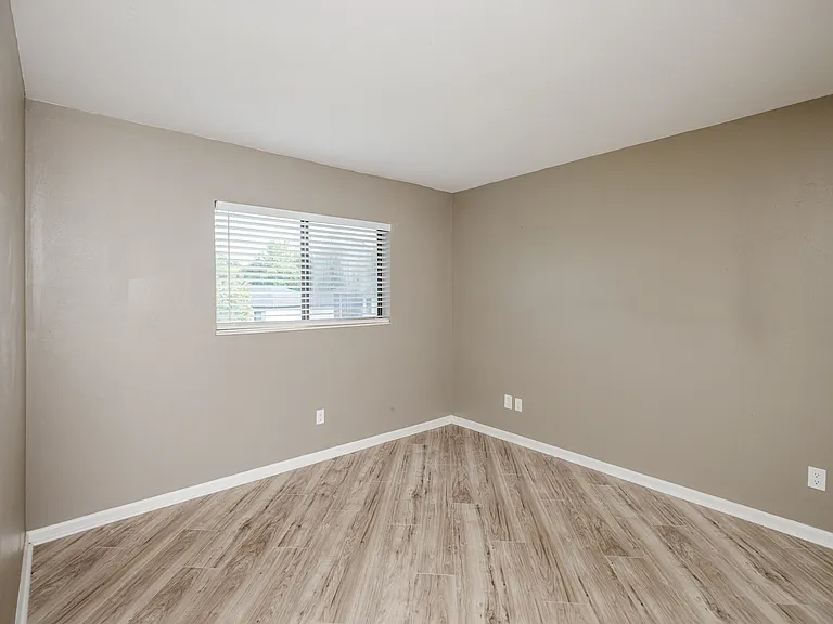 1208 Windsong Cir — Photo 12