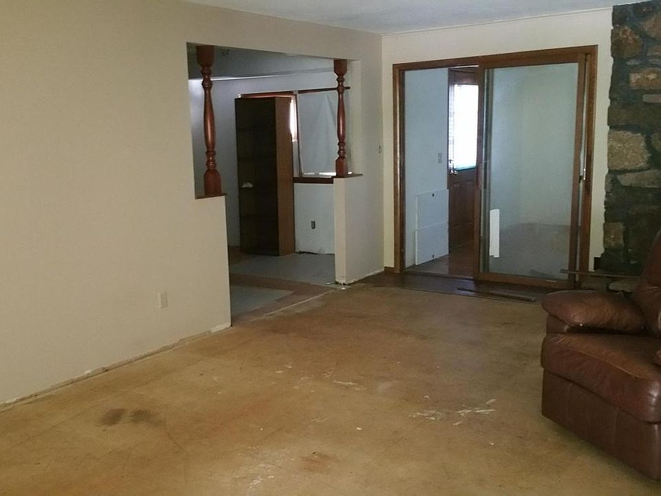2nd image of 2129 S Roanoke Ave