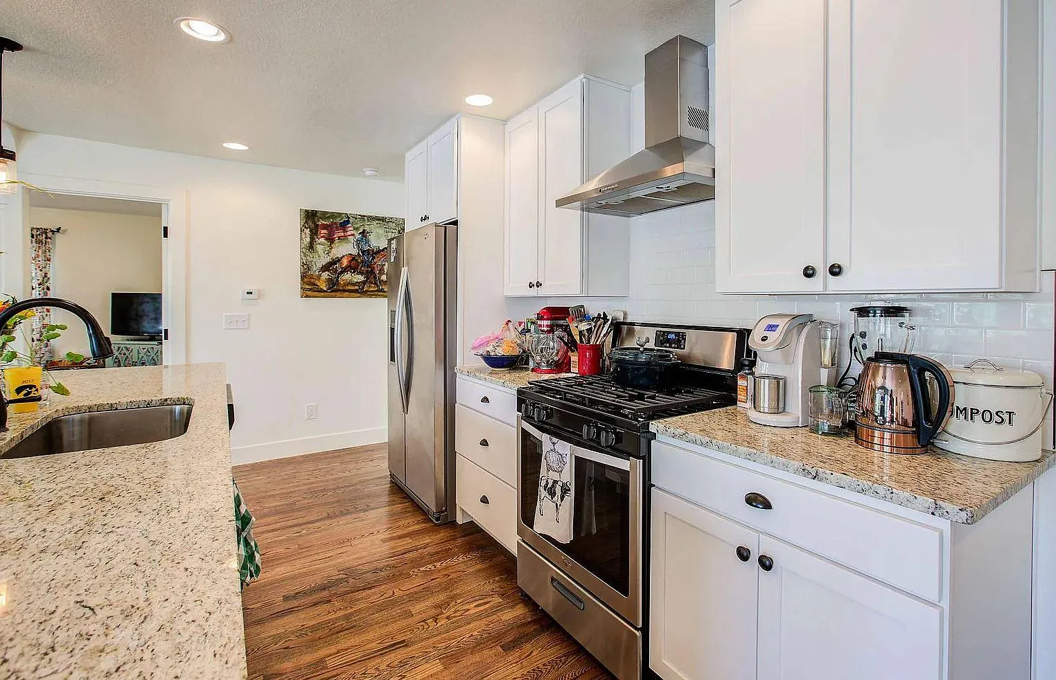 4 bed, 2500 sqft, $4,500 — Photo 4