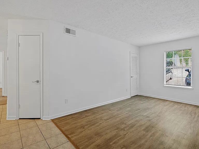 Redwood Manor — Photo 14