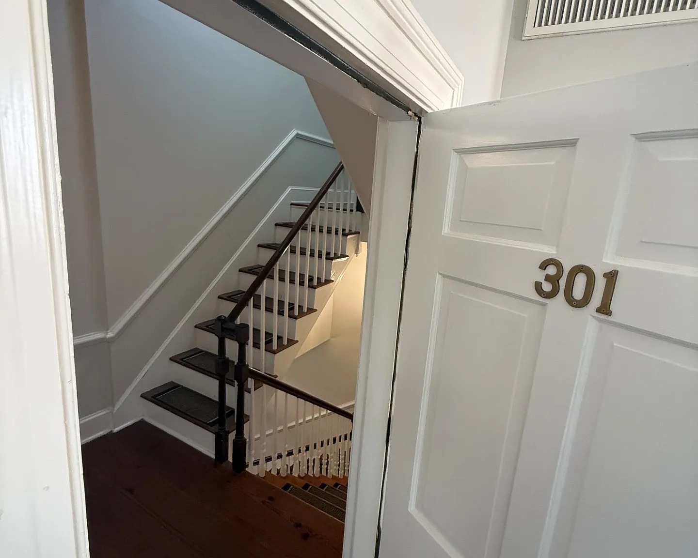1 bed, 860 sqft, $3,700 — Photo 3