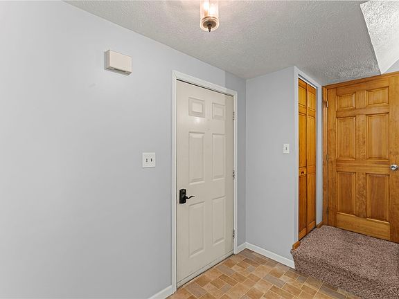4th image of 140 Deer Dr