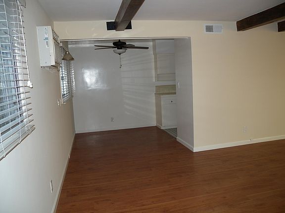 3rd image of 13260 Moorpark St APT 1