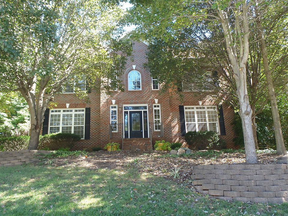 1st image of 174 Fernbrook Dr