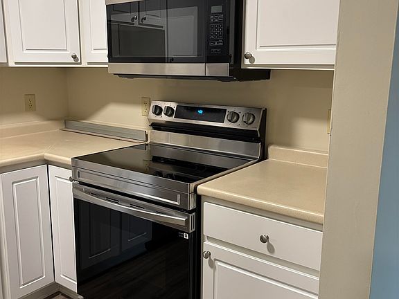 5th image of 15 Lovell Street #25